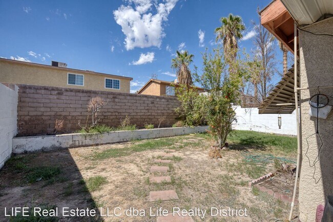 Building Photo - 3 br, 2 bath House - 4795 Woodlake Ave.