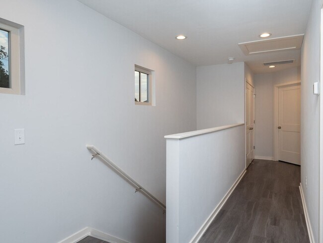 Building Photo - Porter's Parkside - 4 Bedroom, 4 Bathroom ...