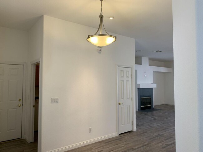 Building Photo - Single Story Northwest Home