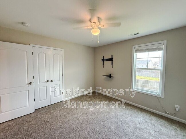 Building Photo - 147 Stafford Ave