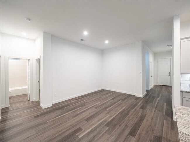 Building Photo - 387 Westlake Terrace Dr