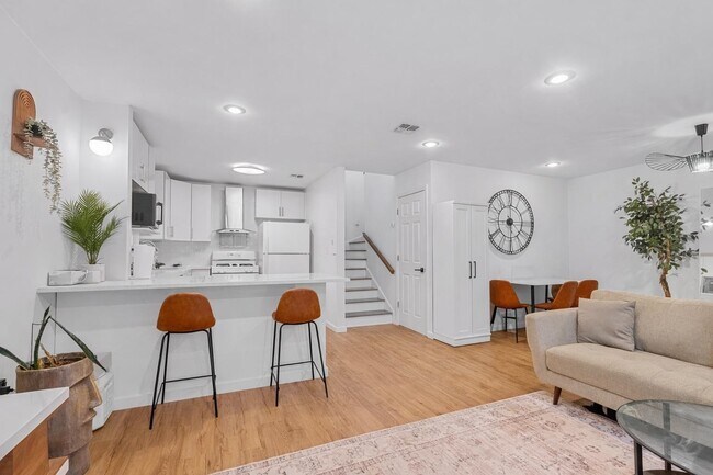 Building Photo - 515 44th St