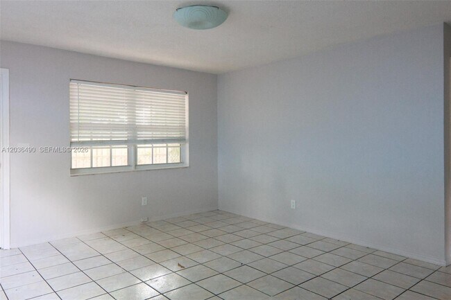 Building Photo - 1321 N 58th Ave