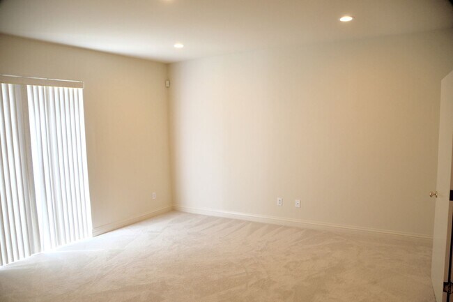 Building Photo - Remodeled 4BR/3BA Home Near Glen Park BART
