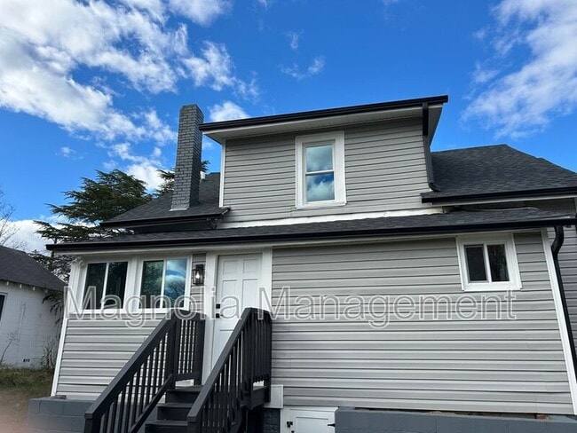 Building Photo - 734 Eaton St