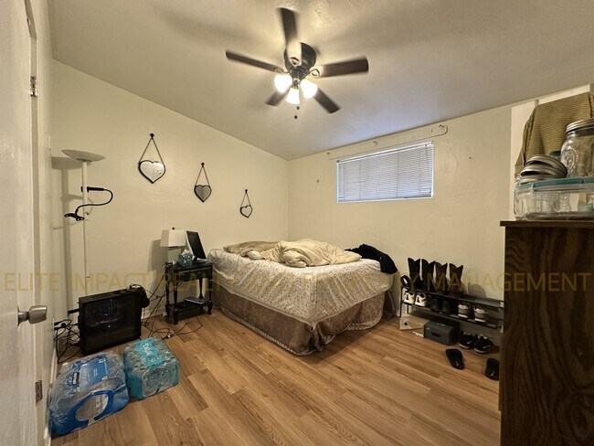 Building Photo - 4650 E Calle Aurora