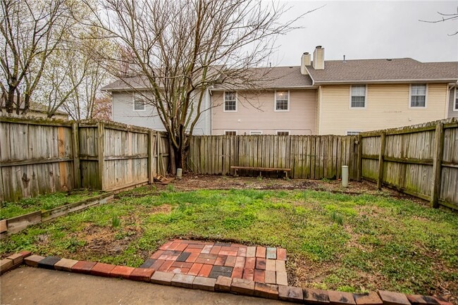 Building Photo - 903 W Peachtree Dr