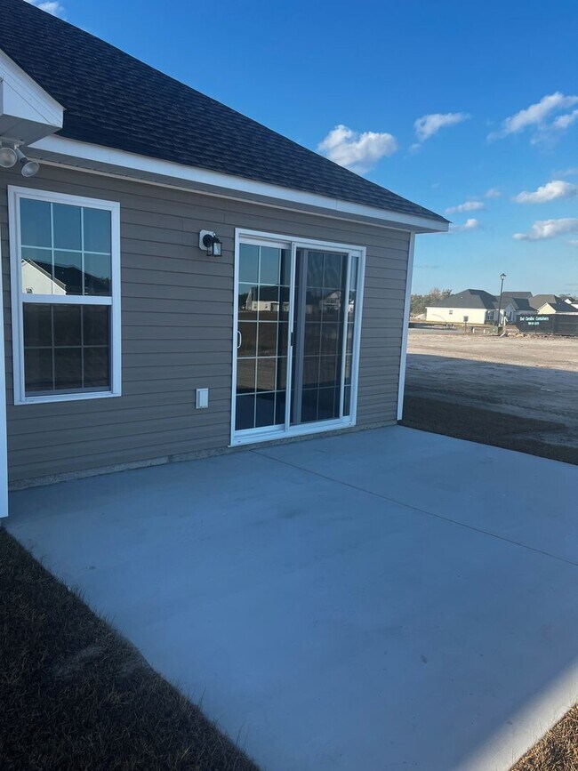 Building Photo - 918 Uplands Ln