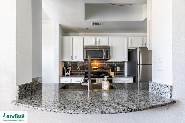 Building Photo - 1000 Henderson St