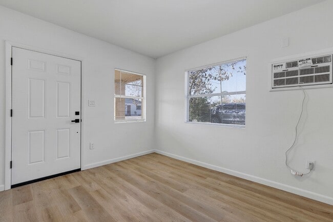 Building Photo - Charming Updated 1-Bedroom Home with Modern Kitchen & Cozy Front Patio