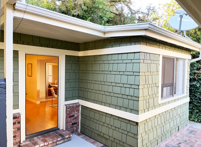 Your private guest house - 1795 San Pasqual St