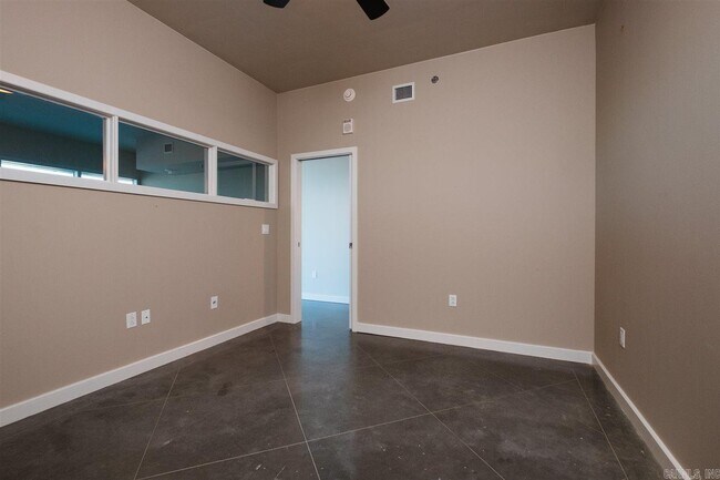 Building Photo - 315 S Rock St