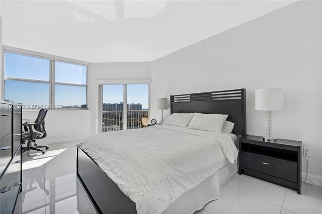 Building Photo - 1985 S Ocean Dr