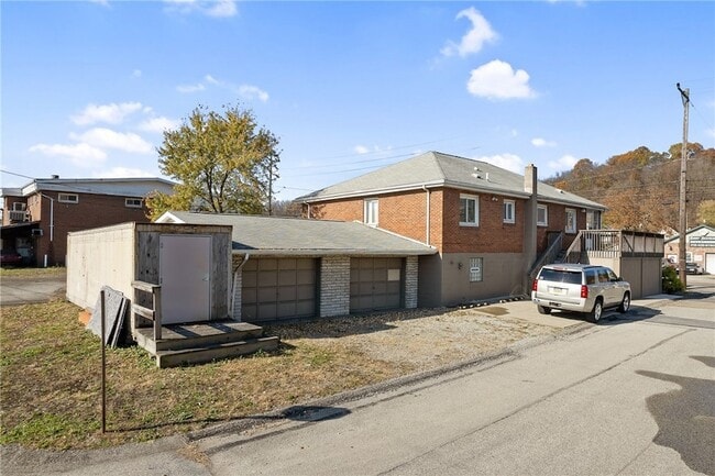 Building Photo - 1001 5th St