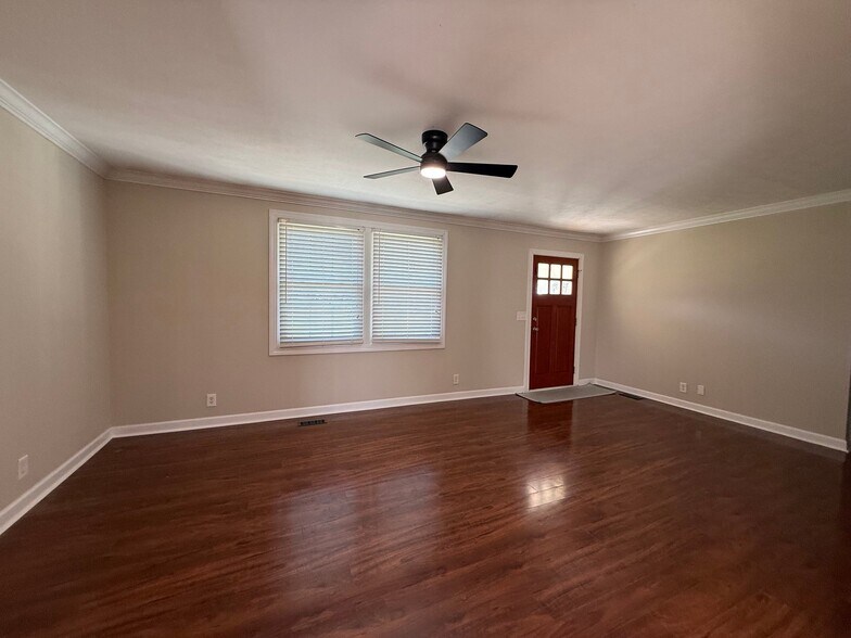 Building Photo - 105 Barton Brook Ln