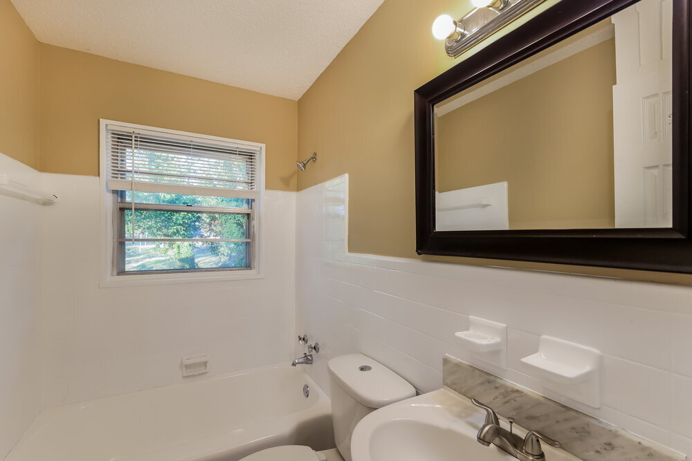 Building Photo - 9601 Red Ln Dr