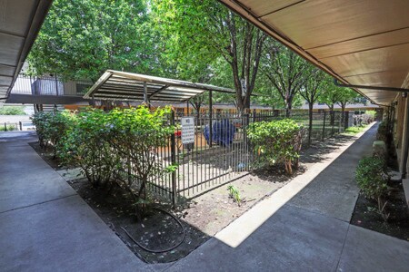 Building Photo - 2701 Green Oaks Rd