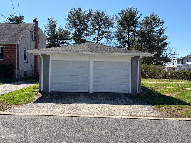 Building Photo - Fully Renovated 3BR/2BA Corner Twin Home-Move in Ready