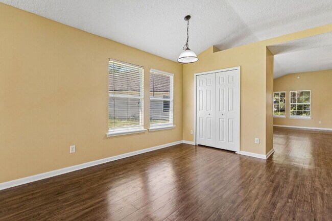 Building Photo - Single-Story OakLeaf Plantation Home Near Shopping, Schools and Recreation