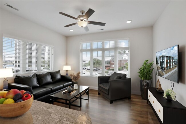 Interior Photo - 302 W Clark