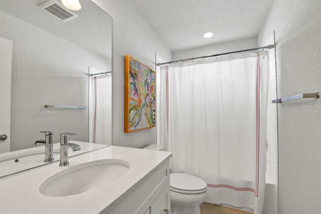 Building Photo - Beautiful "like new" home available for re...