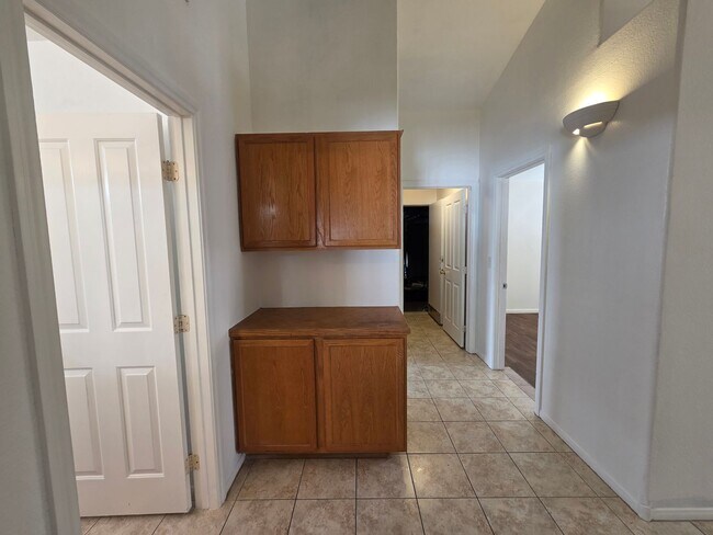 Building Photo - Charming & Spacious Las Vegas Home with Prime Location and Endless Potential