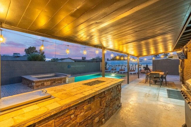 Building Photo - 1233 E Marny Rd