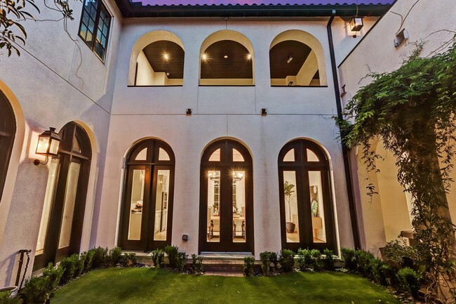 Building Photo - 1104 Mosaico Ln