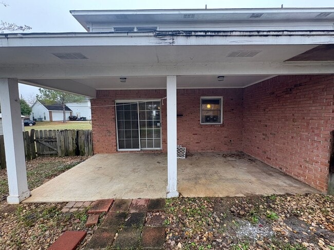 Building Photo - 2 Bed/1.5 Bath in North Jackson