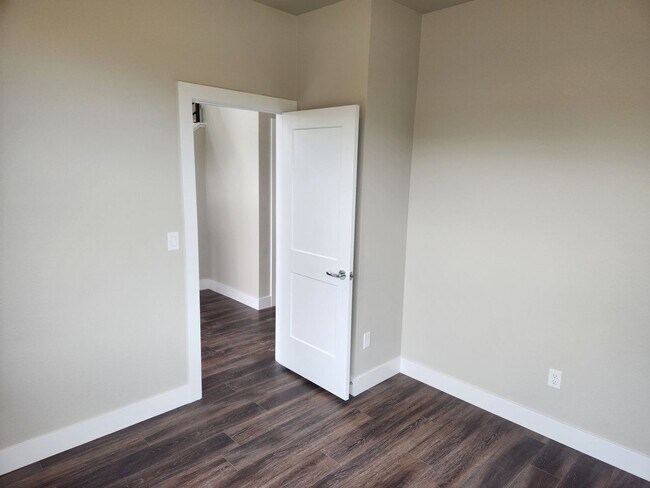 Building Photo - Newer single family home in Painted Prairie.