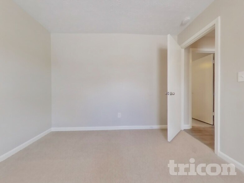 Building Photo - 1515 Olde Oak Dr