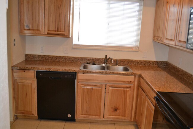 Building Photo - 528 Campbell Way