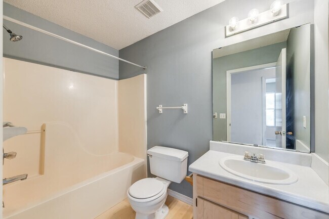 Building Photo - 15 Flora Cove