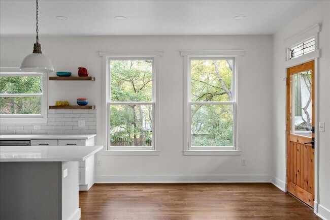 Building Photo - 1629 W 12th St