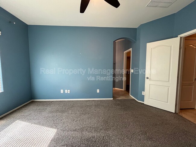 Building Photo - 2825 E Trigger Way