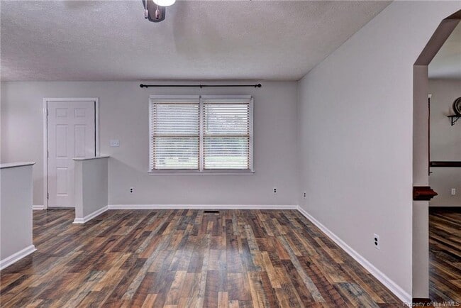 Building Photo - 5930 Farmers Dr