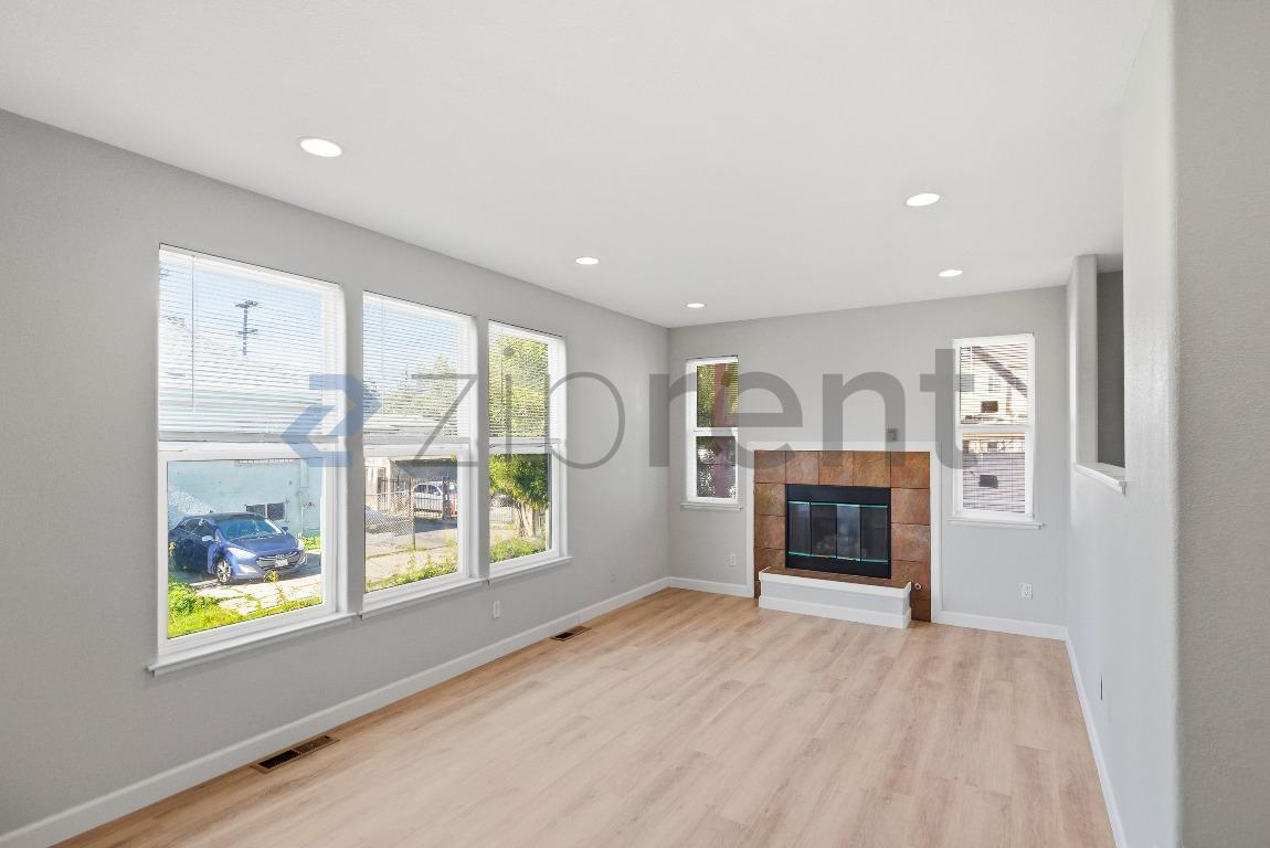 Building Photo - 2124 E 20th St