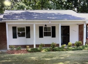 Building Photo - 3 Bedroom / 2 Bath Home for Rent – South Knoxville - Ideal for students! Close to campus!