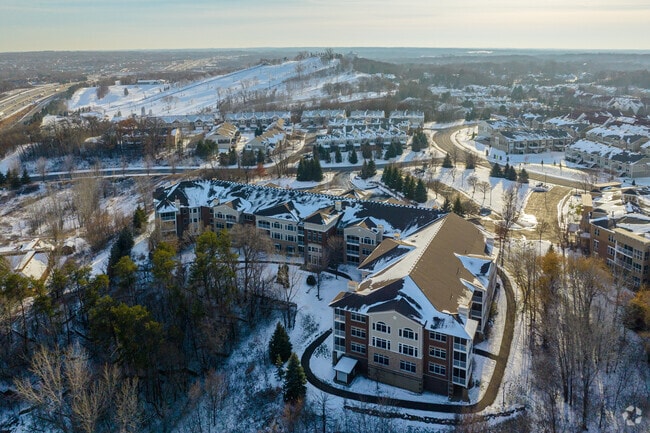 Building Photo - Chateau Ridge Condominiums