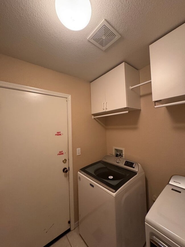 Building Photo - 1762 River Oaks Cir