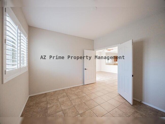 Building Photo - 3681 E Yellowstone Pl