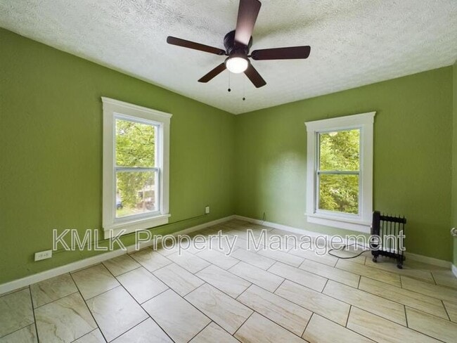 Building Photo - 187 W Long St