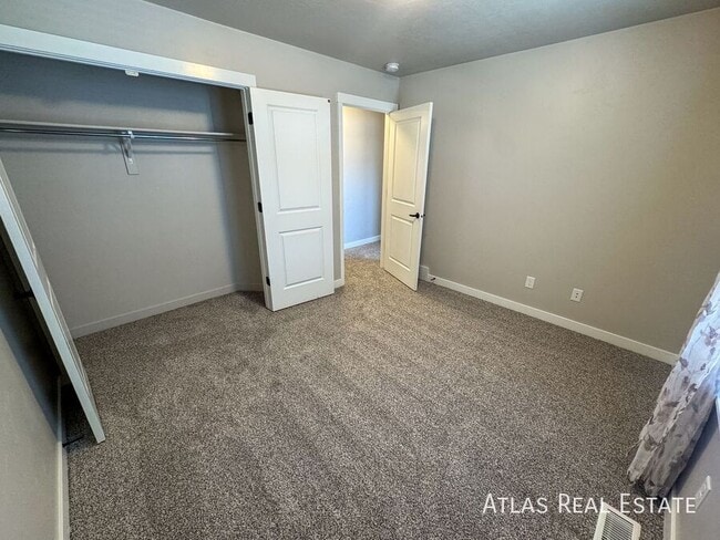 Building Photo - 2530 W Knights Ln