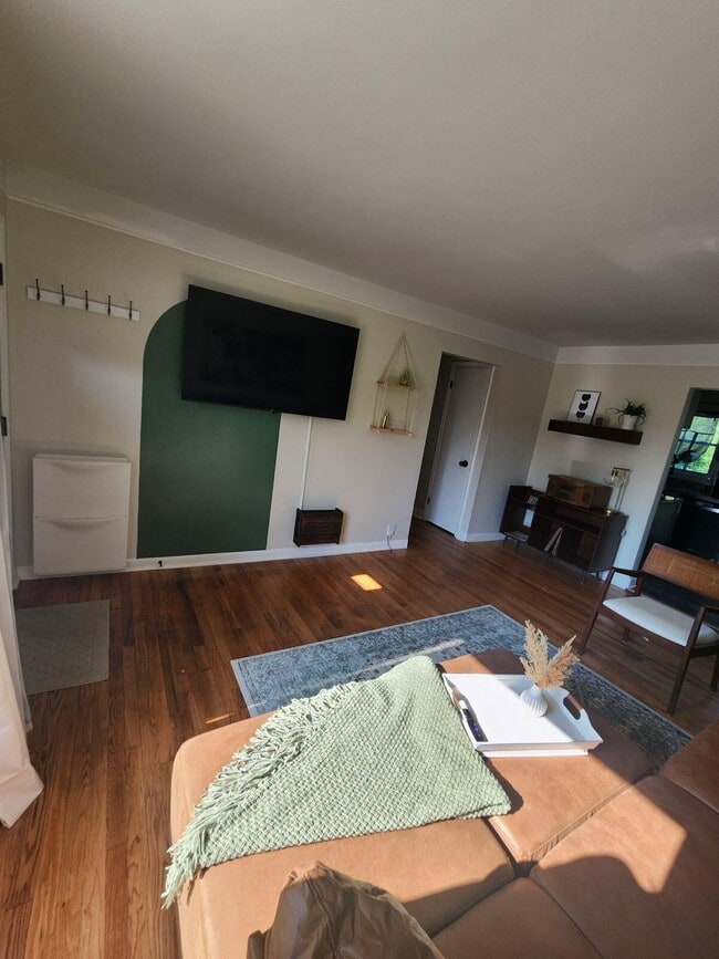 Building Photo - 2464 Greenfield Rd