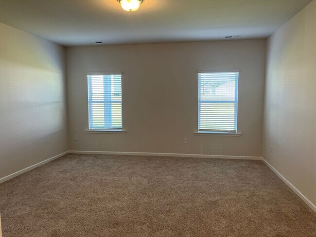 Building Photo - Beautiful Ranch Home in Sanford, Available...