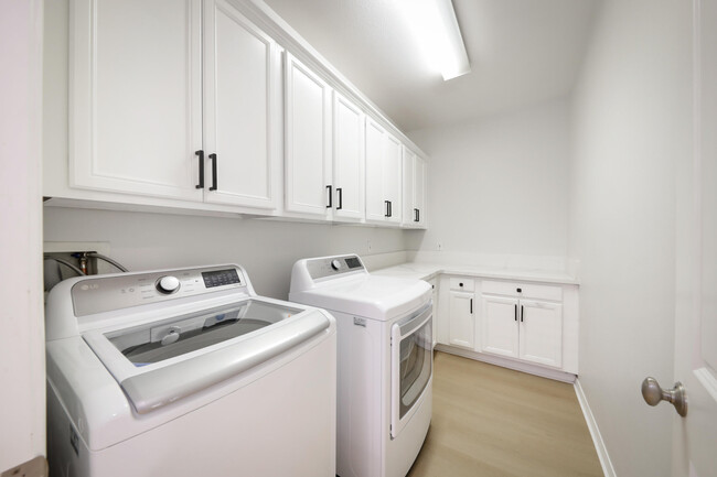Building Photo - 5702 Segovia Way