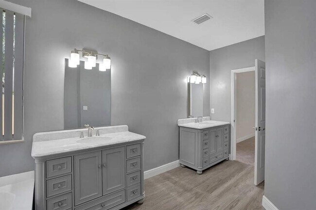 Building Photo - 11032 Boston Dr