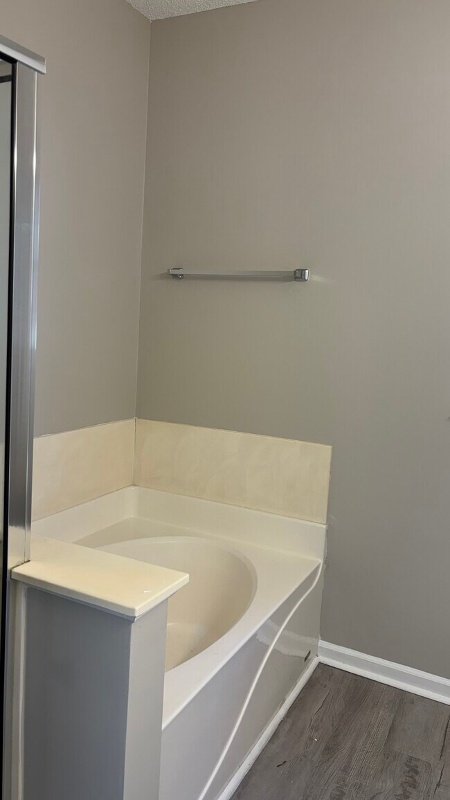 Building Photo - 12045 Evergreen Hollow Dr