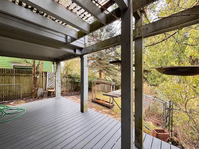 Building Photo - Beautiful Wedgwood Home with Flexible Living + 2nd Kitchen