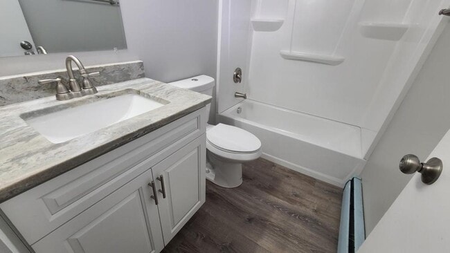 Building Photo - Unit 206